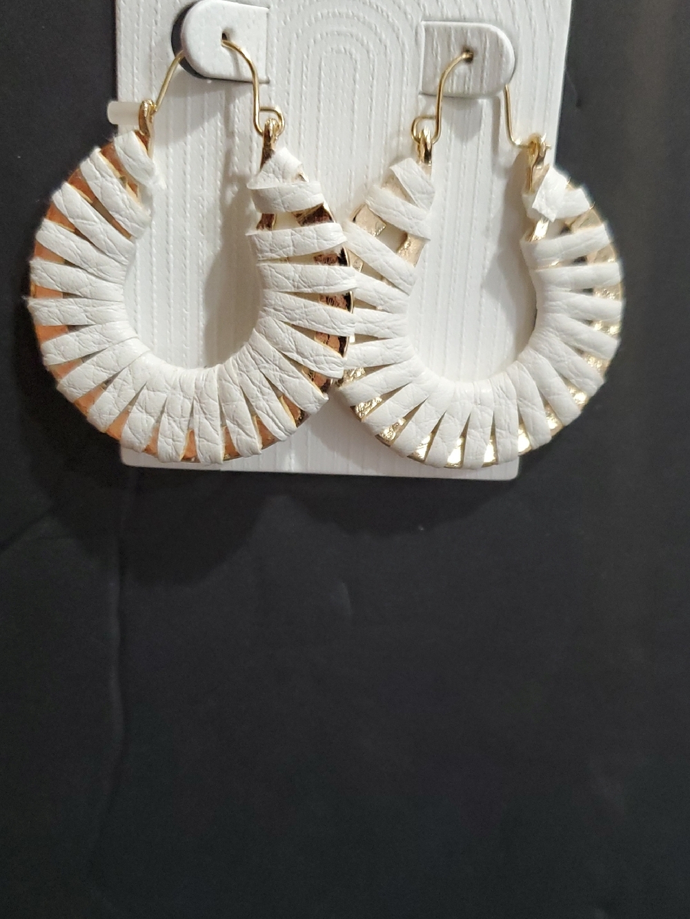 Gold tone white ivory raffia wrapped whipstitched style hoop earrings brand‎ new
